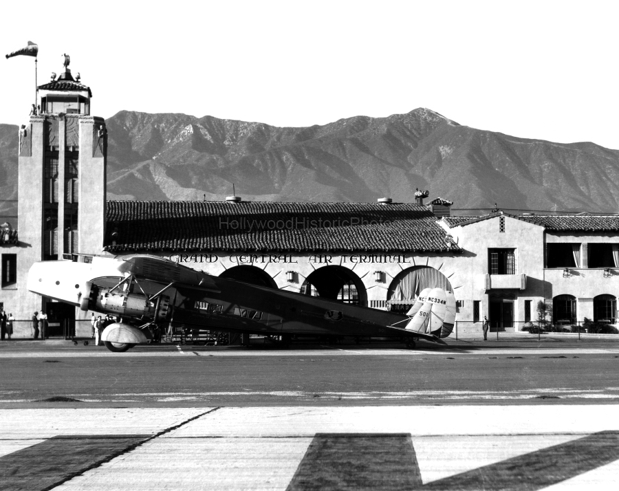 Grand Central Air Terminal 1931 Opened in Glendale 1928 wm.jpg